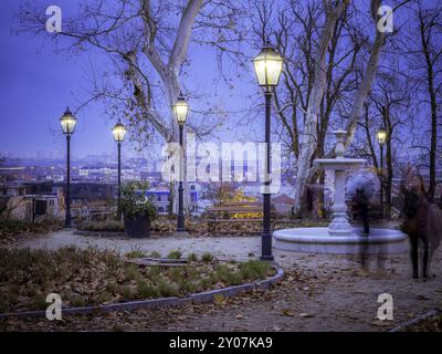 Park à l'aube au-dessus de la ville de Zagreb Banque D'Images