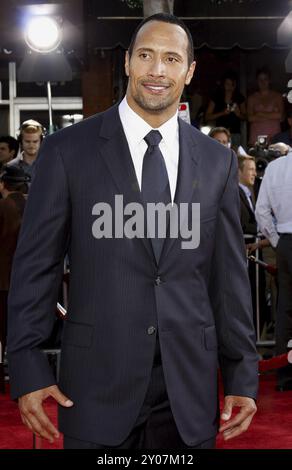 Dwayne Johnson lors de la première de « Get Smart » à Los Angeles, qui s'est tenue au Mann Village Theatre de Westwood le 16 juin 2008.Crédit : Lumeimages.com Banque D'Images