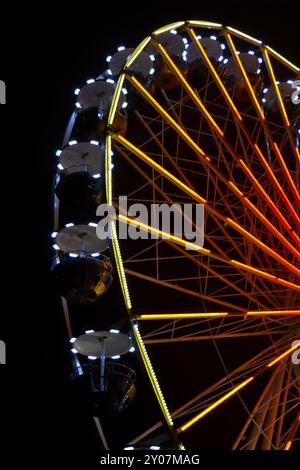 Grande roue au marché de Noël de Magdebourg Banque D'Images