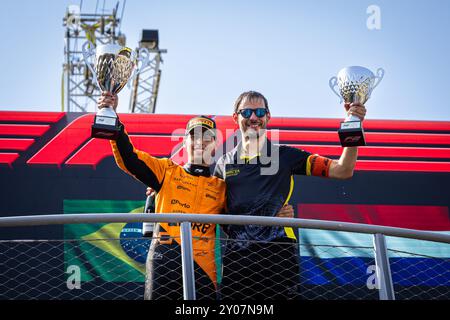 Monza, Italie. 01 Sep, 2024. BORTOLETO Gabriel (soutien-gorge), Invicta Racing, Dallara F2 2024, portrait, pos lors de la 11ème manche du Championnat FIA de formule 2 2024 du 30 août au 1er septembre 2024 sur l'Autodromo Nazionale Monza, à Monza, Italie - photo Sebastian Rozendaal/Agence photo néerlandaise/DPPI crédit : DPPI Media/Alamy Live News Banque D'Images