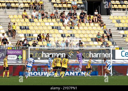 KERKRADE, PAYS-BAS - 1 SEPTEMBRE : Jesse van de Haar de Graafschap marque son premier but lors du match Roda JC Kerkrade entre de Graafschap au Parkstad Limburg Stadion le 1er septembre 2024 à Kerkrade, pays-Bas. (Photo de Orange Pictures) (photo de Orange Pictures/Orange Pictures) crédit : Orange pics BV/Alamy Live News Banque D'Images