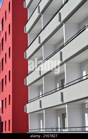 Façade d'un immeuble résidentiel vacant à Magdebourg Banque D'Images