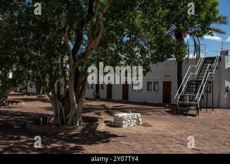 Le premier fort Namutoni, maintenant central à un camp dans le parc national d'Etosha, a été mis en action en 1905 et a été incendié. Ce bâtiment blanc, est le troisième fort Banque D'Images