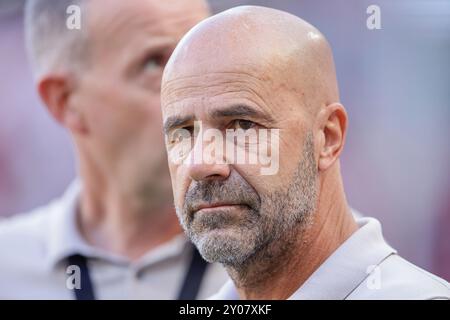 EINDHOVEN, PAYS-BAS - 1er SEPTEMBRE : L'entraîneur-chef Peter Bosz du PSV regarde lors d'un match Néerlandais Eredivisie entre le PSV et Go Ahead Eagles au Philips Stadion le 1er septembre 2024 à Eindhoven, pays-Bas. (Photo de Broer van den Boom/Orange Pictures) Banque D'Images