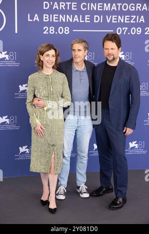 News - I m Still Here - Ainda Estou Aqui Photocall - le 81ème Festival International du film de Venise L'actrice brésilienne Fernanda Torres, le réalisateur Walter salles et l'acteur brésilien Selton Mello assistent à la photocall du film Ainda estou aqui i m Still Here présenté en compétition lors du 81ème Festival International du film de Venise au Lido de Venise, le 1er septembre 2024. Photo : Cinzia Camela. Lido di Venezia Palazzo del Casinò Italie Copyright : xCinziaxCamelax/xLiveMediax LPN 1498922 Banque D'Images