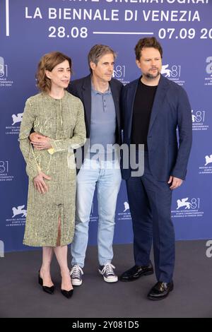 News - I m Still Here - Ainda Estou Aqui Photocall - le 81ème Festival International du film de Venise L'actrice brésilienne Fernanda Torres, le réalisateur Walter salles et l'acteur brésilien Selton Mello assistent à la photocall du film Ainda estou aqui i m Still Here présenté en compétition lors du 81ème Festival International du film de Venise au Lido de Venise, le 1er septembre 2024. Photo : Cinzia Camela. Lido di Venezia Palazzo del Casinò Italie Copyright : xCinziaxCamelax/xLiveMediax LPN 1498921 Banque D'Images