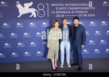 News - I m Still Here - Ainda Estou Aqui Photocall - le 81ème Festival International du film de Venise L'actrice brésilienne Fernanda Torres, le réalisateur Walter salles et l'acteur brésilien Selton Mello assistent à la photocall du film Ainda estou aqui i m Still Here présenté en compétition lors du 81ème Festival International du film de Venise au Lido de Venise, le 1er septembre 2024. Photo : Cinzia Camela. Lido di Venezia Palazzo del Casinò Italie Copyright : xCinziaxCamelax/xLiveMediax LPN 1498920 Banque D'Images