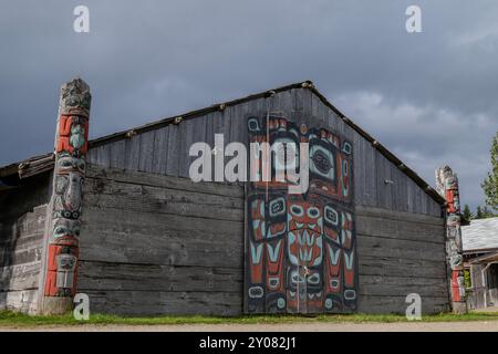 Alaska, Haines. Noow a frappé Tribal House, la dernière structure traditionnelle Tlingit restante construite dans la vallée de Chilkat. Banque D'Images