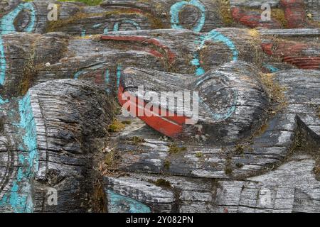 Alaska, Haines. Noow a frappé Tribal House. Mâts totémiques vintage, détail. Banque D'Images