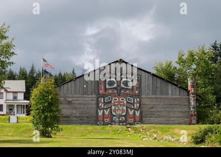 Alaska, Haines. Noow a frappé Tribal House, la dernière structure traditionnelle Tlingit restante construite dans la vallée de Chilkat. Banque D'Images