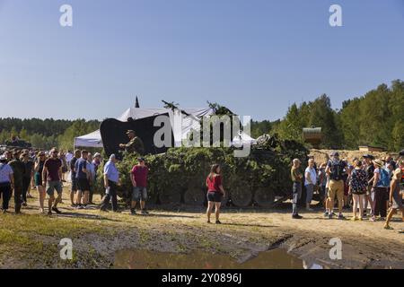 La zone d'entraînement militaire d'Oberlausitz a ouvert son Tor Tor à des milliers de visiteurs pour la journée portes ouvertes de la zone d'entraînement militaire d'Oberlausitz à donner Banque D'Images