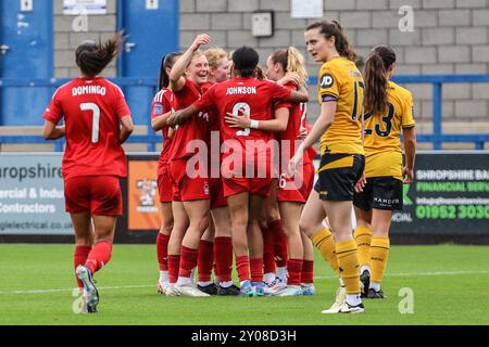 Telford, Royaume-Uni. 01 Sep, 2024. Telford, Angleterre, le 1er septembre 2024 : Forest célèbre son sixième but lors du match de la Ligue nationale féminine entre Wolverhampton Wanderers et Nottingham Forest au SEAH Stadium de Telford, Angleterre (Natalie Mincher/SPP) crédit : SPP Sport Press photo. /Alamy Live News Banque D'Images