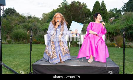 Fern Mallis et Yue-SAI Kan assistent à la fête de lancement du livre de Yue-SAI Kan pour « la femme la plus célèbre de Chine » dans une résidence privée à Southampton, NY, le 30 août 2024. (Photo de David Warren /Sipa? USA) crédit : Sipa USA/Alamy Live News Banque D'Images