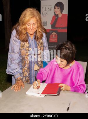 Fern Mallis et Yue-SAI Kan assistent à la fête de lancement du livre de Yue-SAI Kan pour « la femme la plus célèbre de Chine » dans une résidence privée à Southampton, NY, le 30 août 2024. (Photo de David Warren /Sipa? USA) crédit : Sipa USA/Alamy Live News Banque D'Images