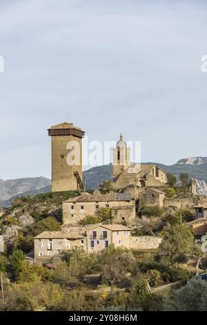 Abizanda, Pueblo Medieval con torreon del siglo XI y capilla romanica del siglo X, Provincia de Huesca, Comunidad Autonoma de Aragon, cordillera de lo Banque D'Images