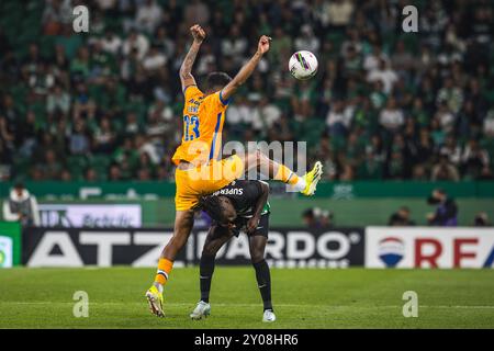 Lisbonne, Portugal. 31 août 2024. Wenderson Rodrigues do Nascimento Galeno également connu sous le nom de Galeno du FC Porto et Geovany Quenda du Sporting CP en action lors du match Liga Portugal Betclic entre le Sporting CP et le FC Porto à l'Estadio de Alvalade. (Score final : Sporting CP 2 - 0 FC Porto) (photo Henrique Casinhas/SOPA images/SIPA USA) crédit : SIPA USA/Alamy Live News Banque D'Images
