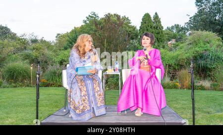 Fern Mallis et Yue-SAI Kan assistent à la fête de lancement du livre de Yue-SAI Kan pour « la femme la plus célèbre de Chine » dans une résidence privée à Southampton, NY, le 30 août 2024. (Photo de David Warren /Sipa? USA) crédit : Sipa USA/Alamy Live News Banque D'Images