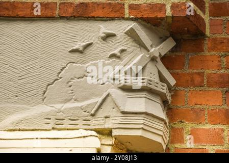 Amsterdam, pays-Bas. Juin 2022. Détails des façades du bâtiment en brique caractéristique du complexe résidentiel avec l'arche de style école d'Amsterdam Banque D'Images