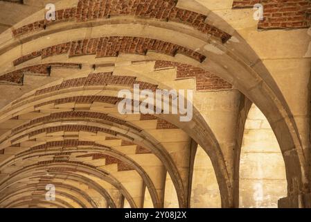 Paris, France. Août 2022. Les arches de la place des Vosges Banque D'Images