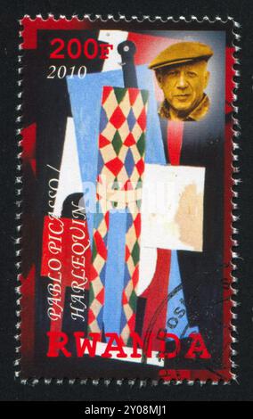 RWANDA - VERS 2010 : timbre imprimé par le Rwanda, représentant Arlequin de Pablo Picasso, vers 2010 Banque D'Images