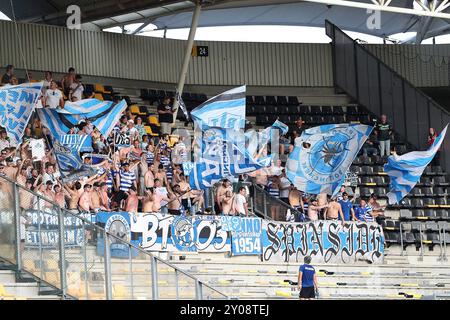 KERKRADE, pays-Bas. 01 Sep, 2024. Football, Néerlandais Keuken Kampioen Divisie, Roda JC - de Graafschap, Parkstad Limburg Stadium, saison 2024/2025, les supporters de de Graafschap célèbrent la victoire 1-4 sur Roda JC crédit : Pro Shots/Alamy Live News Banque D'Images