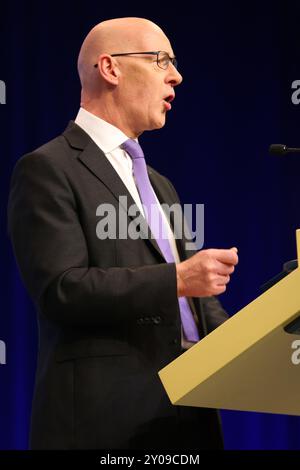 Édimbourg, Royaume-Uni 1er septembre 2024. John Swinney, premier ministre de l’Écosse et chef du parti politique SNP, prononce un discours de ralliement aux fidèles à l’issue de la conférence annuelle 2024 à Édimbourg. Crédit : Brian Wilson/Alamy Live News Banque D'Images