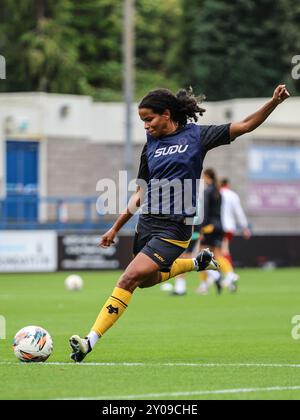 Telford, Royaume-Uni. 01 Sep, 2024. Telford, Angleterre, 1er septembre 2024 : Destiney Toussaint (21 Wolverhampton Wanderers) se réchauffe lors du match de la Ligue nationale féminine de FA entre Wolverhampton Wanderers et Nottingham Forest au SEAH Stadium de Telford, Angleterre (Natalie Mincher/SPP) crédit : SPP Sport Press photo. /Alamy Live News Banque D'Images