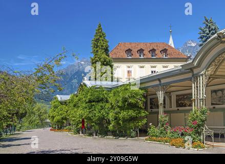 Promenade hivernale sur la rivière passer à Merano, Tyrol du Sud Banque D'Images