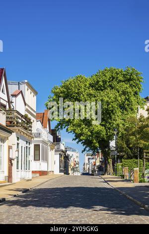 Bâtiment à Warnemuende par une journée ensoleillée Banque D'Images