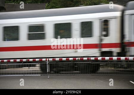 Train roulant avec barrière Banque D'Images