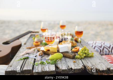 Top View beach table de pique-nique. Beach Party Banque D'Images