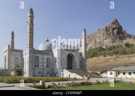 OSH, Kirghizistan, 05 octobre 2014 : la mosquée avec la montagne Sulayman Too en arrière-plan, Asie Banque D'Images