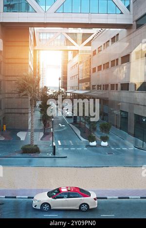 Dubaï, Émirats arabes Unis. Embouteillage dans une rue de ville Banque D'Images