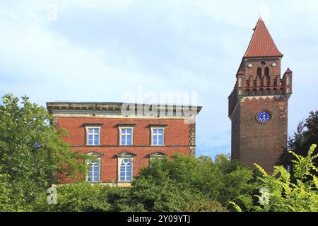 Tour du château avec horloge à Cottbus Allemagne Banque D'Images