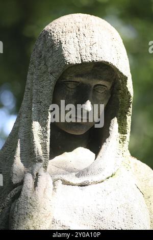 Dans un vieux cimetière Banque D'Images