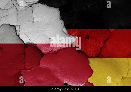 Drapeaux de Pologne et d'Allemagne peints sur un mur fissuré Banque D'Images