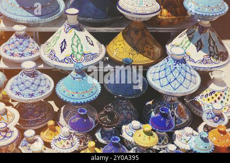 Tajines en boutique dans la médina de Tunis, Tunisie, Afrique Banque D'Images