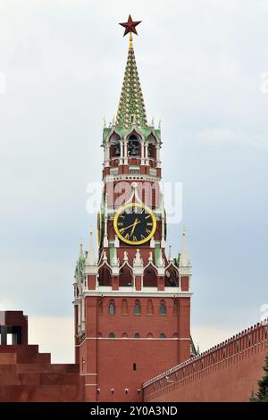 Tour Spasskaya du Kremlin de Moscou en gros plan. Moscou, Russie, Europe Banque D'Images