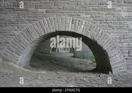 Vue à travers les arches du pont Banque D'Images