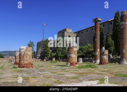 Château de Trieste et forum, château de Trieste et forum romain 01 Banque D'Images