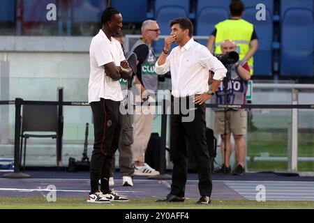 Rome, Italie 31.08.2024 : Tammy Abraham de Milan parle à Paulo Fonseca entraîneur de Milan avant le championnat italien de football Serie A Enilive 2024-2025 M. Banque D'Images