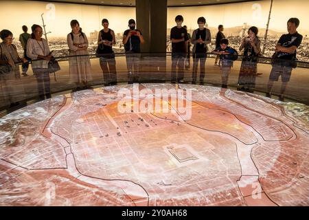 Recréation du petit garçon qui a explosé au-dessus de Nagasaki. Exposition, intérieur, intérieur, Musée mémorial de la paix d'Hiroshima, Hiroshima, Japon Banque D'Images