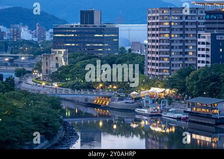 Horizon de la ville, rivière Motoyasu avec dôme A-Bomb, Hiroshima, Japon Banque D'Images