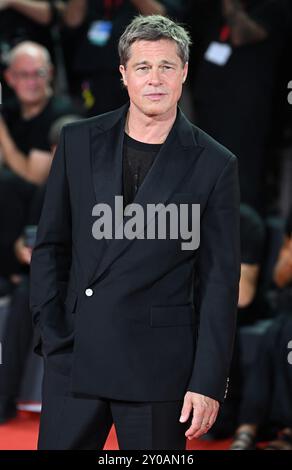 Venise, Italie. 01 Sep, 2024. L'acteur américain Brad Pitt assiste à la première de Wolfs au 81e Festival du film de Venise à Venise, en Italie, le dimanche 1er septembre 2024. Photo de Rune Hellestad/ crédit : UPI/Alamy Live News Banque D'Images