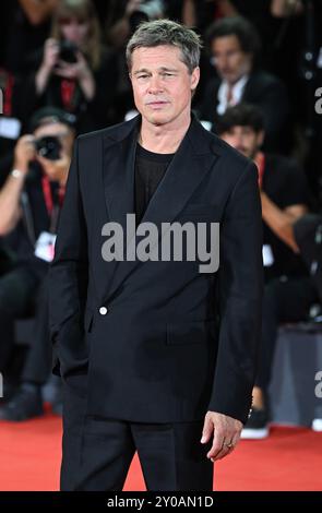 Venise, Italie. 01 Sep, 2024. L'acteur américain Brad Pitt assiste à la première de Wolfs au 81e Festival du film de Venise à Venise, en Italie, le dimanche 1er septembre 2024. Photo de Rune Hellestad/ crédit : UPI/Alamy Live News Banque D'Images