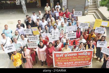 Patna, Inde. 01 Sep, 2024. PATNA, INDE - 1er SEPTEMBRE : des membres de l'Association Bengalee du Bihar manifestent lors d'une manifestation contre l'incident du RG Kar Medical College, Kolkata et d'autres revendications sur la route de Khazanchi le 1er septembre 2024 à Patna, en Inde. (Photo de Santosh Kumar/Hindustan Times/Sipa USA ) crédit : Sipa USA/Alamy Live News Banque D'Images