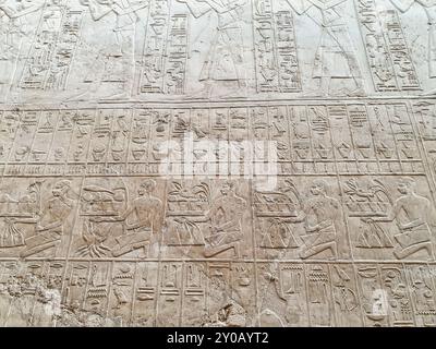 Reliefs muraux du tombeau de Ramoses représentant des produits amenés devant Ramose dans le tombeau de Ramose, Grand Vizir à Akhenaton, TT55 dans le tombeau des nobles à Louxor, en Égypte Banque D'Images