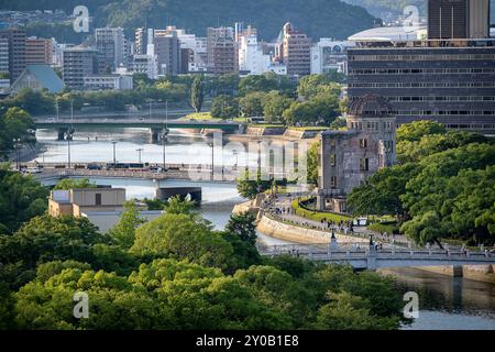 Horizon de la ville, rivière Motoyasu avec dôme A-Bomb, Hiroshima, Japon Banque D'Images