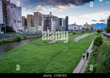 Rivière Nakatsu à Morioka, Iwate, Japon Banque D'Images