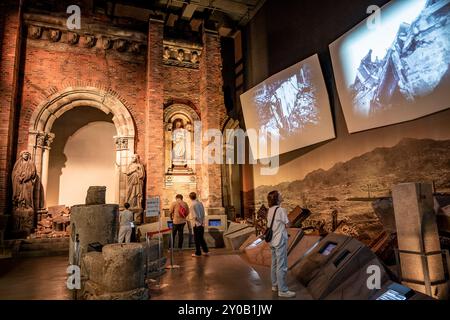 Reconstruction du mur latéral de la cathédrale d'Urakami détruit par l'explosion de la bombe atomique. Bombe atomique Musée du Mémorial de la paix de Nagasaki, Nagasaki, Japon Banque D'Images